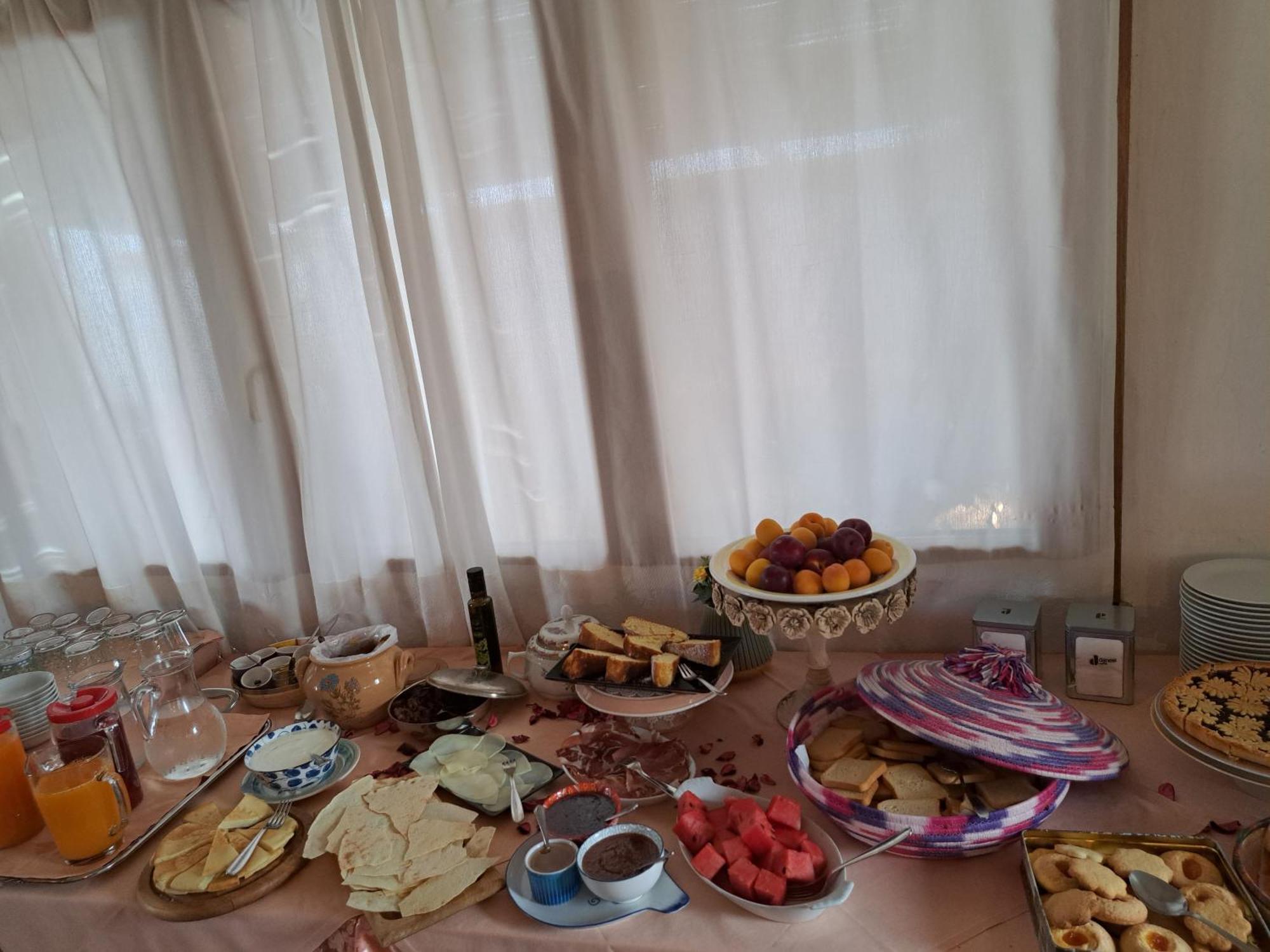 Locanda Tipica Sa Corte Oliena Habitación foto
